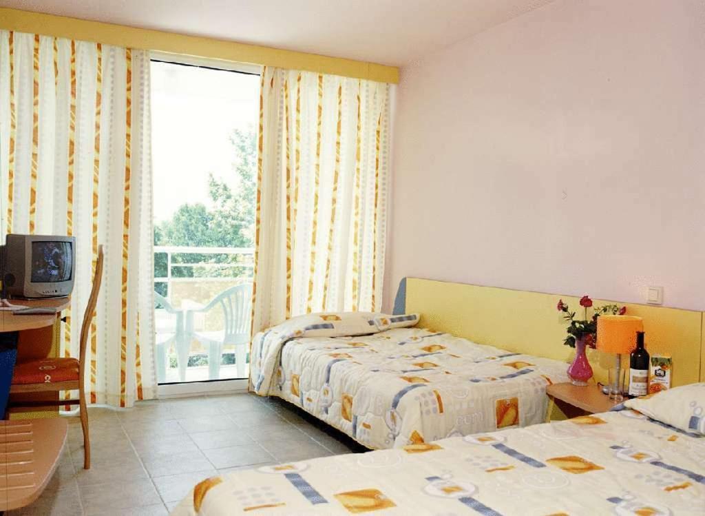 Hotel Com Albena Exterior photo